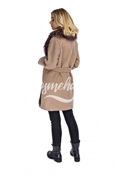 Молодежное пальто с мехом енота (45-908)